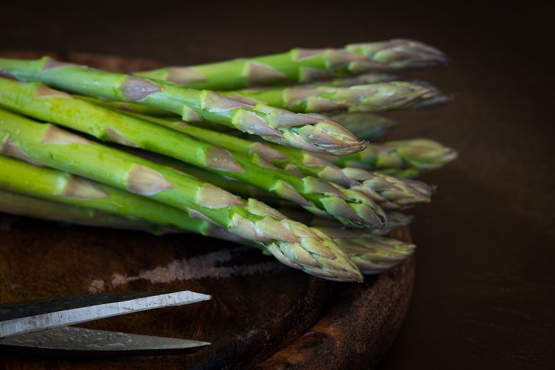Want to stop being part of the food waste problem and start being part of the solution? Choose more foods that allow you to use the entire thing, like these 10 root to stalk veggies! Bonus points if you grow them yourself!