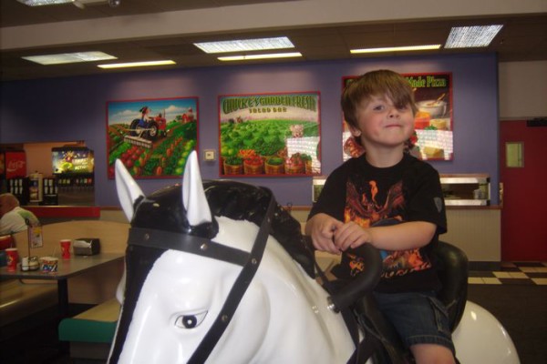 Chuck E. Cheese's: Where The Whole Family Can Be a Kid! #Chuckecheese