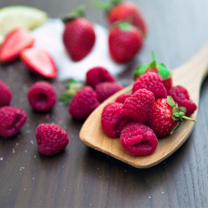 Want to make your kids a lunch that’s delicious and that they’ll actually want to eat, but don’t want to go with another boring sandwich? A wrap is a fabulous alternative! Check out five ideas that kids will love!