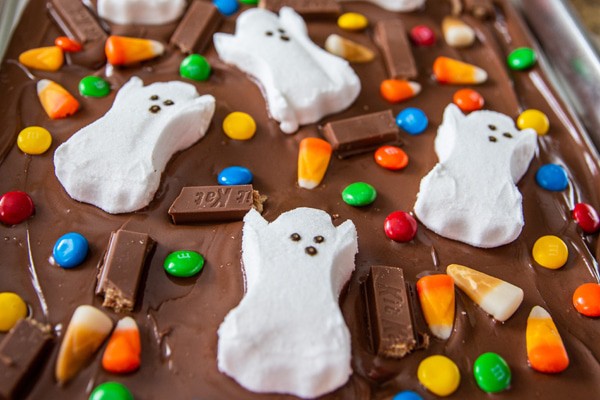 25 Ghoulishly Fun Halloween Treat Recipes to Make for Your Kids