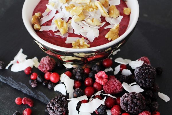 50 Smoothie Bowls & Traditional Smoothie Recipes to Make This Summer 18 50 Smoothie Bowls & Traditional Smoothie Recipes to Make This Summer