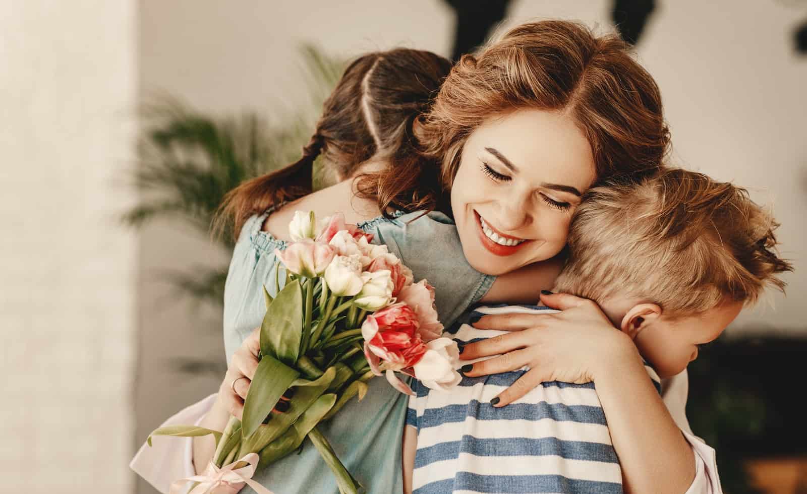 10 Nifty Subscription Boxes for Mom That Are Perfect for Mother's Day 1 mom smiling and hugging her kids- subscription boxes for mom