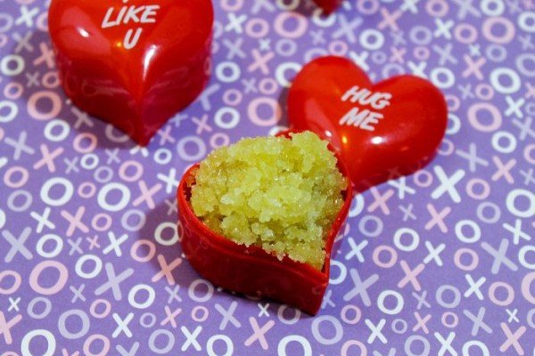 Want soft, kissable lips for your hot Valentine's Day date? Make your own Valentine's Day sugar lip scrub in just a few minutes with two ingredients (plus one optional ingredient)! 